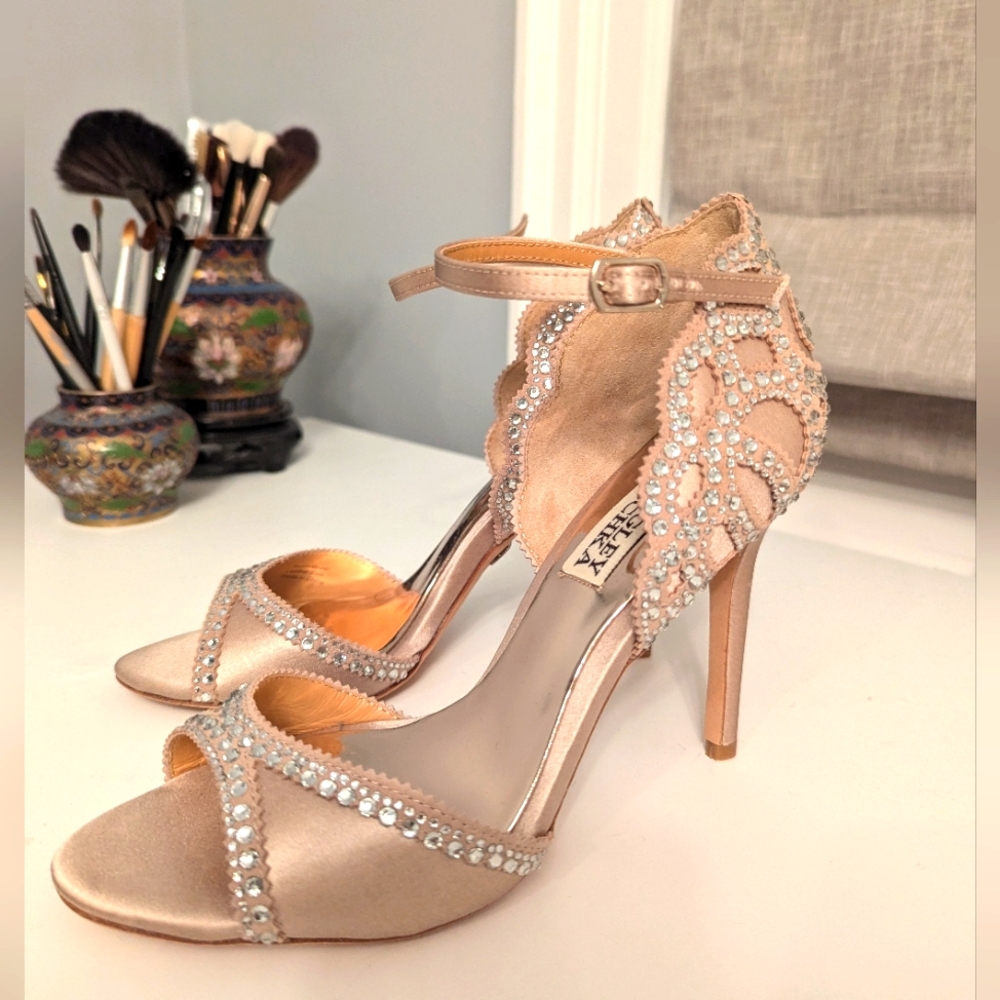 NWT Rose Gold Badgley Mischka heels size 6
